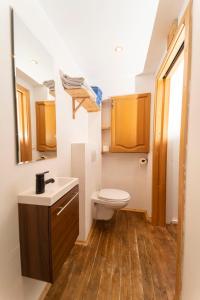 Koupelna v ubytování Almhütte Hebalm mit Whirpool