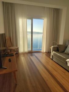 A seating area at Apartamentos La Toja