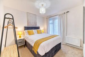 a bedroom with a large bed and a window at Cosy 2 Bedroom Flat Chester in Chester