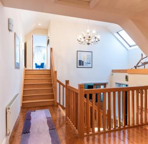 Fotografie z fotogalerie ubytování A split-level spacious home with sea & mountain views v destinaci Templenoe