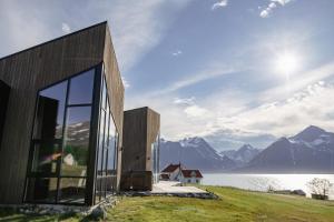 a house on a hill with a view of the mountains at Lyngen North in Rotsund +15 photos