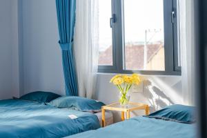Postel nebo postele na pokoji v ubytování Kim Little Hotel Dalat