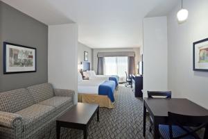 Posezení v ubytování Holiday Inn Express & Suites Deming Mimbres Valley by IHG