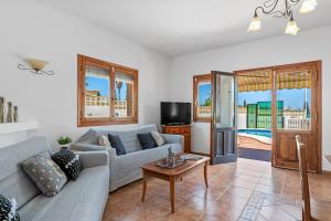 TV a/nebo společenská místnost v ubytování Villa Caseta de Sau - PlusHolidays