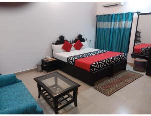 Giường trong phòng chung tại Hotel Kiran Villa Palace, Bharatpur
