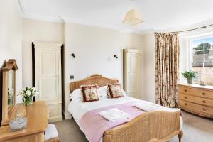 a bedroom with a large bed and a window at Milton House in Leyburn