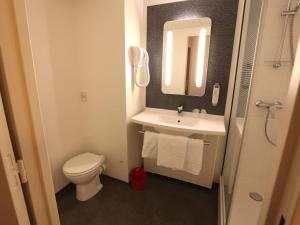 Koupelna v ubytování ibis Aurillac