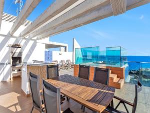 Η κουζίνα ή μικρή κουζίνα στο Luxury Penthouse with a Private Jacuzzi!