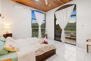 a bedroom with a bed and a balcony at Amazing VillaF 5 min from Coco Beach in Coco