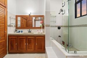 a bathroom with a shower and a sink at Exquisite and Spacious 250m Villa in Coco VillaF in Coco