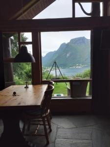 a table in a room with a view of a mountain at Troll Fjordhytter in Syvde