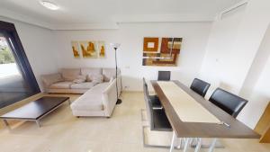 Posezení v ubytování Beachside Apartment With Sea View