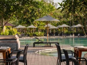 Piscina en o cerca de Pullman Phuket Karon Beach Resort