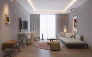 een woonkamer met een bank en een tv bij Gloria Golf Resort - Kids Concept in Belek