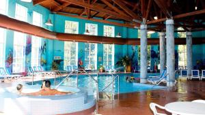 Bazén v ubytování Deerhurst Resort nebo v jeho okolí