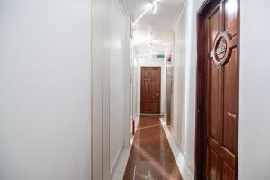 a hallway with a door and a hallwayngth at Venice 1 Hotel in Ho Chi Minh City