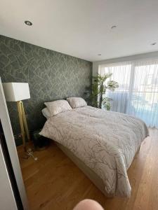 Ένα ή περισσότερα κρεβάτια σε δωμάτιο στο Bright Ocean Village Apartment +12 φωτογραφίες