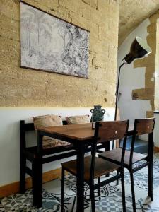 a table and two chairs with a lamp and a table and chairs sidx sidx sidx at T2 Duplex "Chez Évelyne" in Remoulins +35 photos