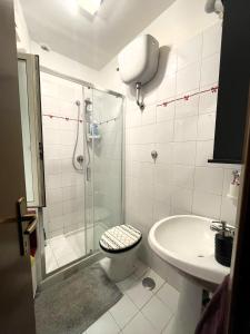 a bathroom with a shower and a toilet and a sink at La casa di Judy e Frank in Tarquinia +21 photos