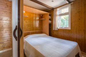 HolaCamp Sitges Garrofer客房内的一张或多张床位