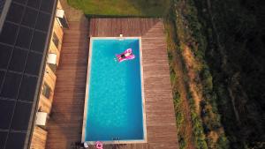 an overhead view of a pool of water with a boat in it at Stodoła in Ściegny