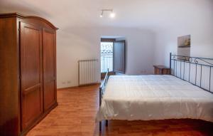 Ένα ή περισσότερα κρεβάτια σε δωμάτιο στο 2 Bedroom Nice Home In Gangi