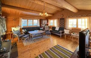 Χώρος καθιστικού στο Awesome Home In Venabygd With Sauna
