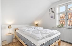 Postel nebo postele na pokoji v ubytování 1 Bedroom Amazing Apartment In Mariager