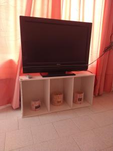 a flat screen tv sitting on a tv stand at Lugar de descanso LA JESUSA in Playa Unión