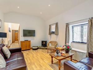 a living room with a couch and a tv at 2 bed in Barnstaple 28959 in Chapelton