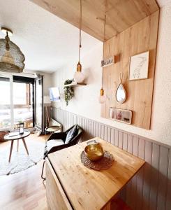 Posezení v ubytování STUDIO LA POULE AU POT pieds des pistes font Romeu Pyrénées 2000 + 29 fotografií