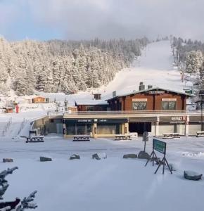 STUDIO LA POULE AU POT pieds des pistes font Romeu Pyrénées 2000 v zimě