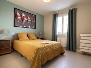 Łóżko lub łóżka w pokoju w obiekcie Maison neuve 8 pers. avec terrasse, 600m de la plage, La Cotinière, Saint-Pierre-d'Oléron - FR-1-246A-185