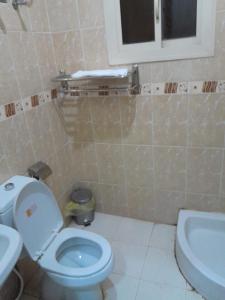 a bathroom with a toilet and a sink at دارك2 in Yanbu