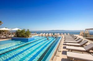 Bluesun Hotel Jadran内部或周边的泳池