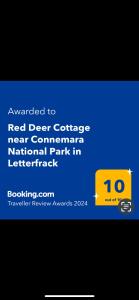Majutusasutuses Red Deer Cottage near Connemara National Park in Letterfrack olev sertifikaat, autasu, silt või muu dokument