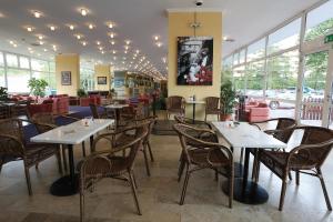Reštaurácia alebo iné gastronomické zariadenie v ubytovaní Danubius Hotel Annabella