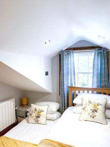 a bedroom with two beds and a window at Cosy annex in the gateway to the lakes in Burneside