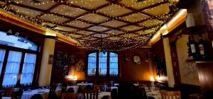 A restaurant or other place to eat at Hotel La Piazzetta Még 21 kép