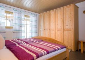 Postel nebo postele na pokoji v ubytování Ferienwohnung Stockinger