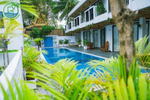 Swimmingpoolen hos eller tæt på Ban Ban Resort TeukChhou