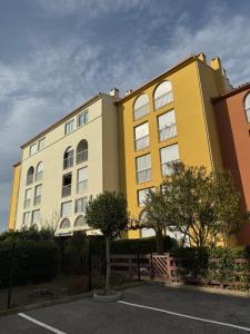 Fotografia z galérie ubytovania Appartement T2 cap d agde au calme proche toute commodité port et île des loisirs v destinácii Cap d'Agde