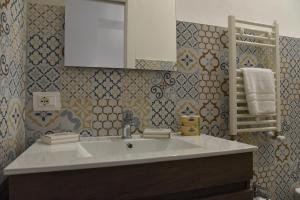Koupelna v ubytování Altemura Suites + 81 fotografií