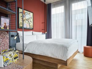 Postel nebo postele na pokoji v ubytování URBAN LOFT Berlin