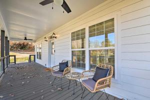Φωτογραφία από το άλμπουμ του New Country House with Stylish Modern Amenities σε Waynesville