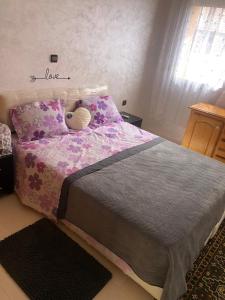 Postel nebo postele na pokoji v ubytování Joli appartement Saïdia
