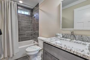 Ένα μπάνιο στο New Country House with Stylish Modern Amenities +27 φωτογραφίες