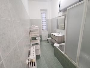 Ett badrum på GIALLA Ridi Che Ti Passa