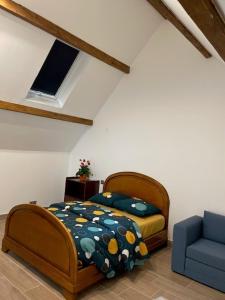 Säng eller sängar i ett rum på Appartement Lavande - 6 pers avec mezzanine