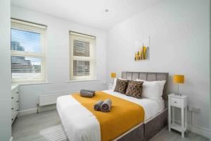 a bedroom with a bed with two towels on it at Large Brick Lane Apartment - 1st Floor in London